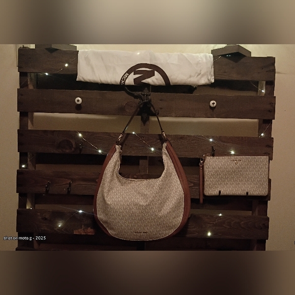 Michael Kors Lydia Hobo bag & clutch set & MK Dust Bag NWT ~ BONUS! - Picture 6 of 16